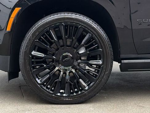 Used 2025 Chevrolet Suburban High Country AWD/4WD image 10