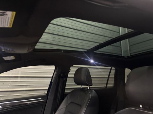 Used 2021 Volkswagen Tiguan SEL Premium R-Line image 22