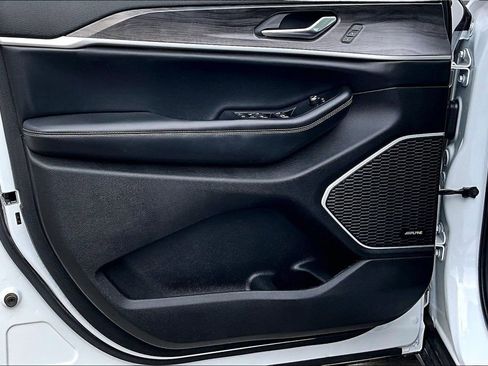 Used 2022 Jeep Grand Cherokee L Limited image 23