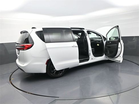 New 2026 Chrysler Pacifica Select image 31