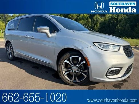 Used 2022 Chrysler Pacifica Pinnacle FWD image 1