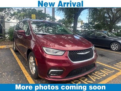 Used 2021 Chrysler Pacifica Touring-L w/ Uconnect Theater Family Group