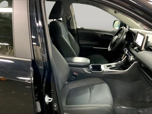 Used 2025 Toyota RAV4 LE AWD/4WD image 9