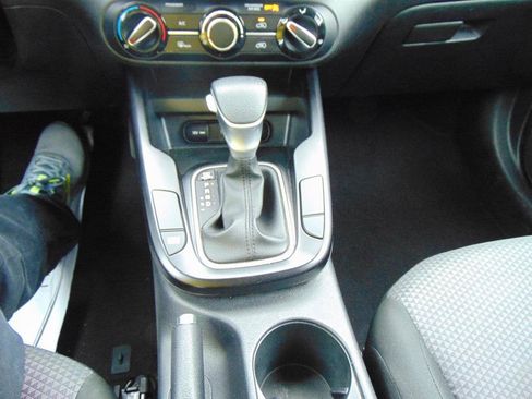 Used 2024 Kia Soul LX w/ Option Group 015 FWD image 24