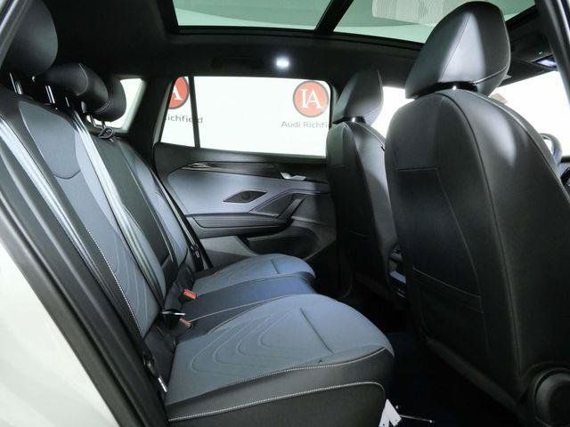 Used 2025 Volkswagen Tiguan SE R-Line AWD/4WD image 24