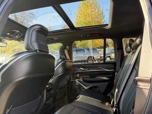 Used 2023 Jeep Grand Cherokee Overland w/ Luxury Tech Group IV image 17