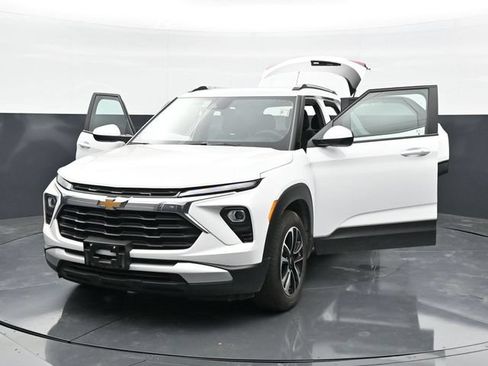 Used 2025 Chevrolet TrailBlazer LT FWD image 44