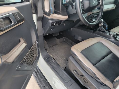 Used 2023 Ford Bronco Wildtrak image 14