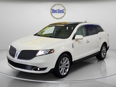 Used 2013 Lincoln MKT FWD image 2