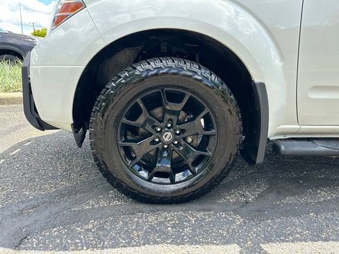 Used 2020 Nissan Frontier SV w/ Midnight Edition Floor Mats AWD/4WD image 17