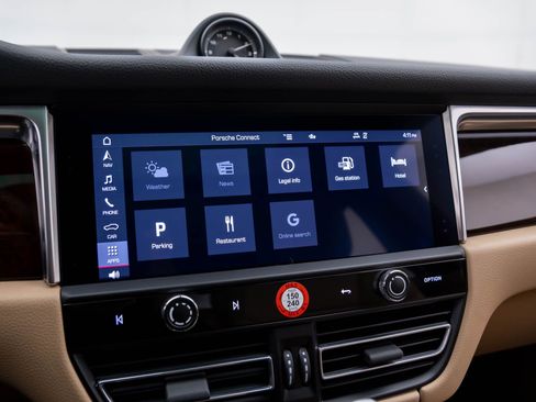 Certified 2023 Porsche Macan image 23