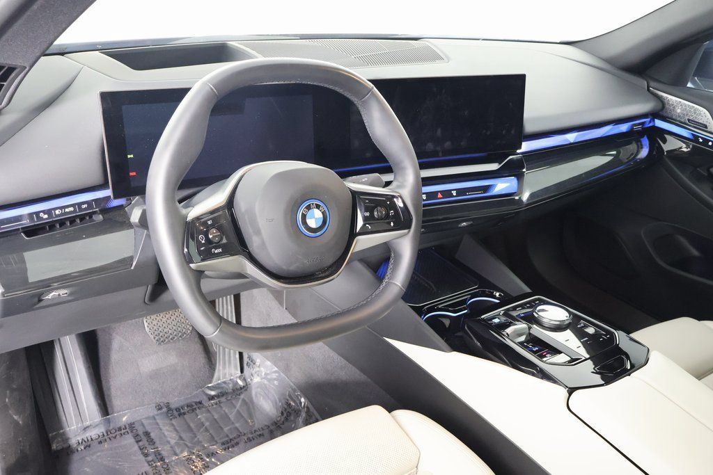 Used 2024 BMW i5 eDrive40i w/ Premium Package RWD image 7