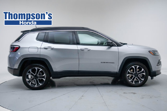 Used 2023 Jeep Compass Limited AWD/4WD image 2