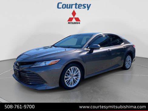 Used 2019 Toyota Camry XLE w/ Navigation Package FWD image 1