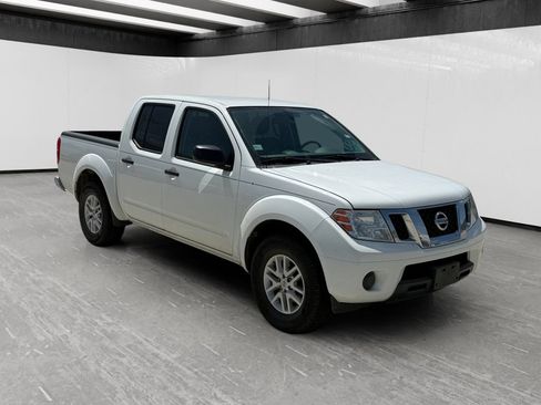 Used 2019 Nissan Frontier SV RWD image 3