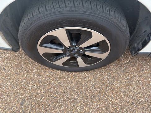 Used 2017 Subaru Forester 2.5i Limited image 4