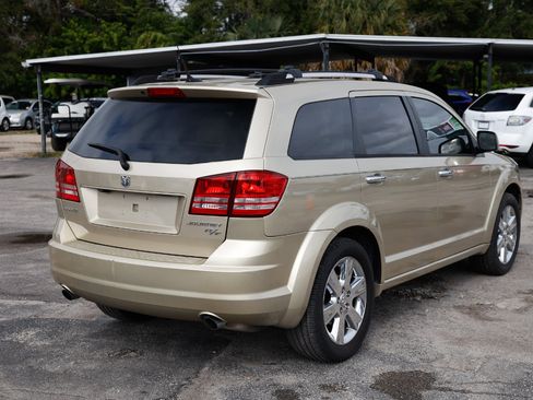 Used 2010 Dodge Journey R/T w/ Navigation & Sound Group I image 11