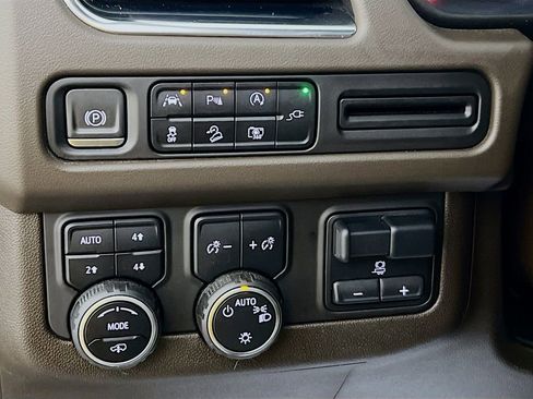 Used 2022 Chevrolet Tahoe Z71 w/ Off-Road Capability Package image 10