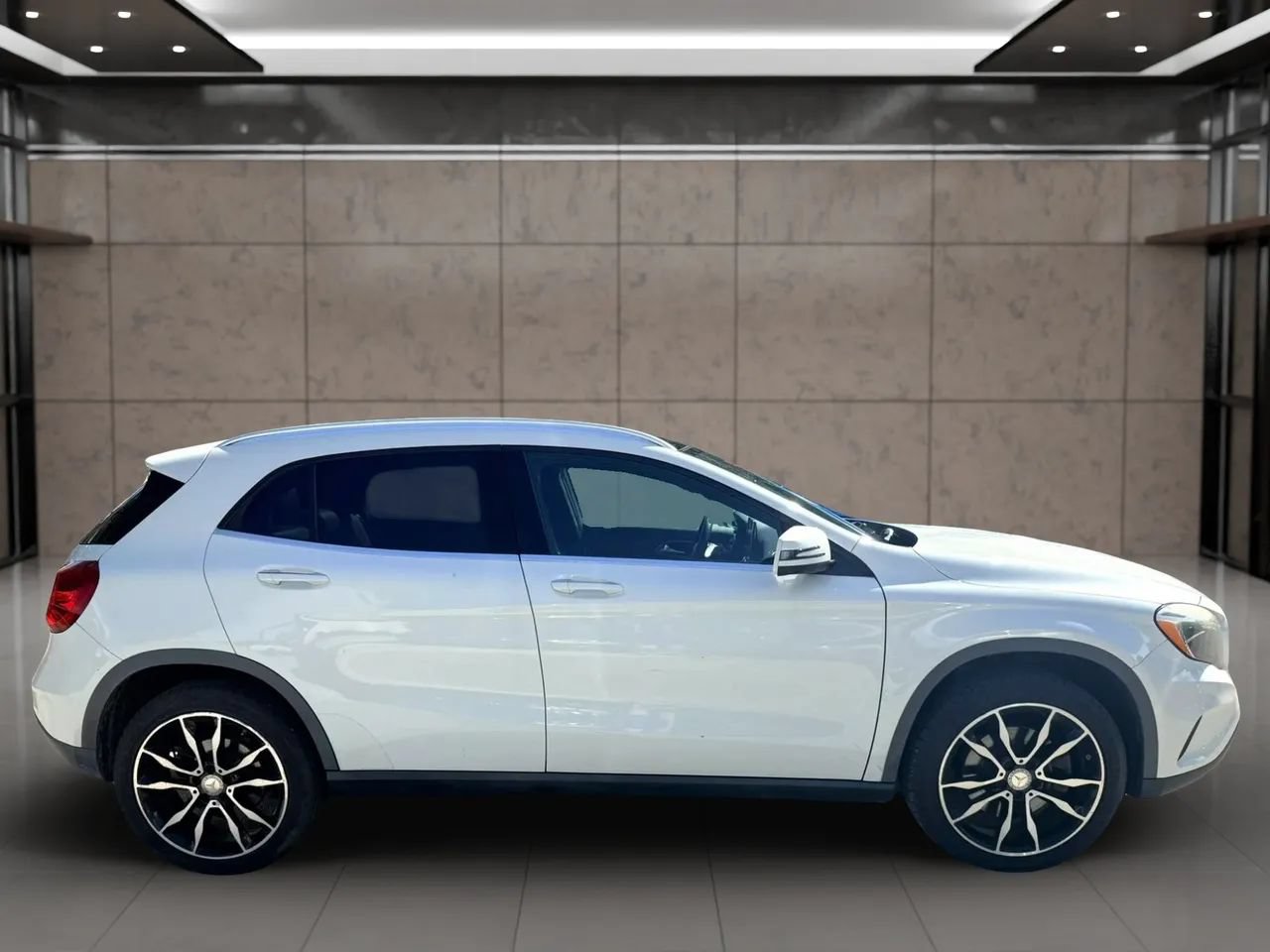 Used 2016 Mercedes-Benz GLA 250 4MATIC image 2
