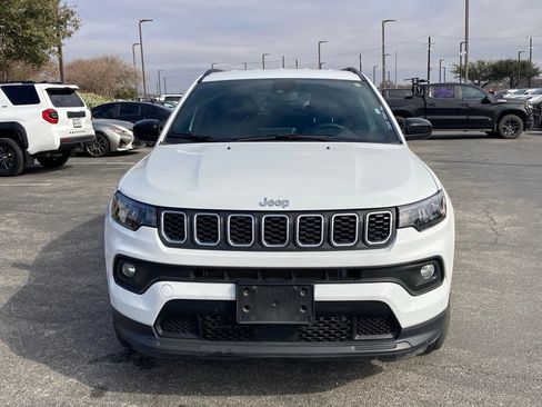 Used 2025 Jeep Compass Latitude image 2