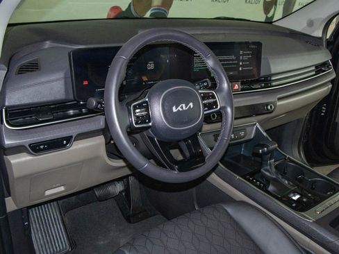 Used 2026 Kia Carnival EX image 6