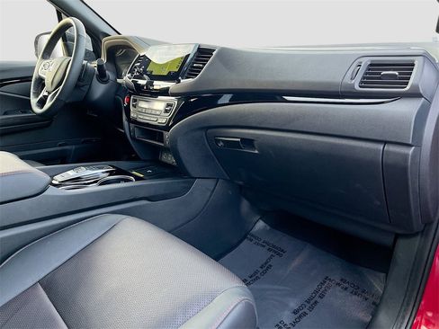 Used 2025 Honda Passport Black Edition image 29