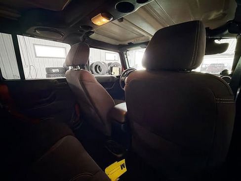 Used 2014 Jeep Wrangler Unlimited Sahara w/ Connectivity Group AWD/4WD image 11