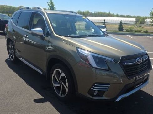 Used 2023 Subaru Forester Touring image 3