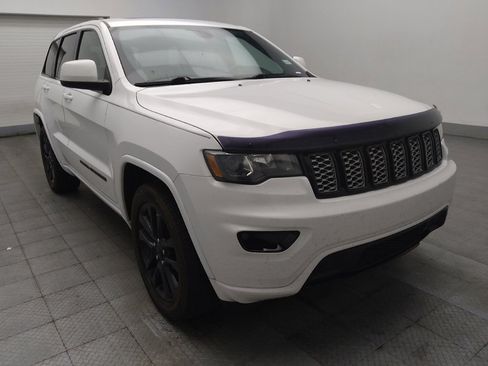 Used 2019 Jeep Grand Cherokee Altitude RWD image 13