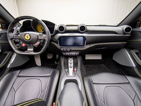 Used 2019 Ferrari Portofino RWD image 18