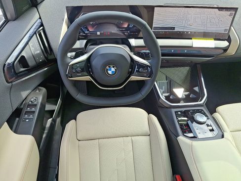 Used 2025 BMW X3 xDrive30i w/ Premium Package AWD/4WD image 2