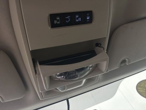 Used 2015 Dodge Grand Caravan SXT w/ UConnect Hands-Free Group image 37