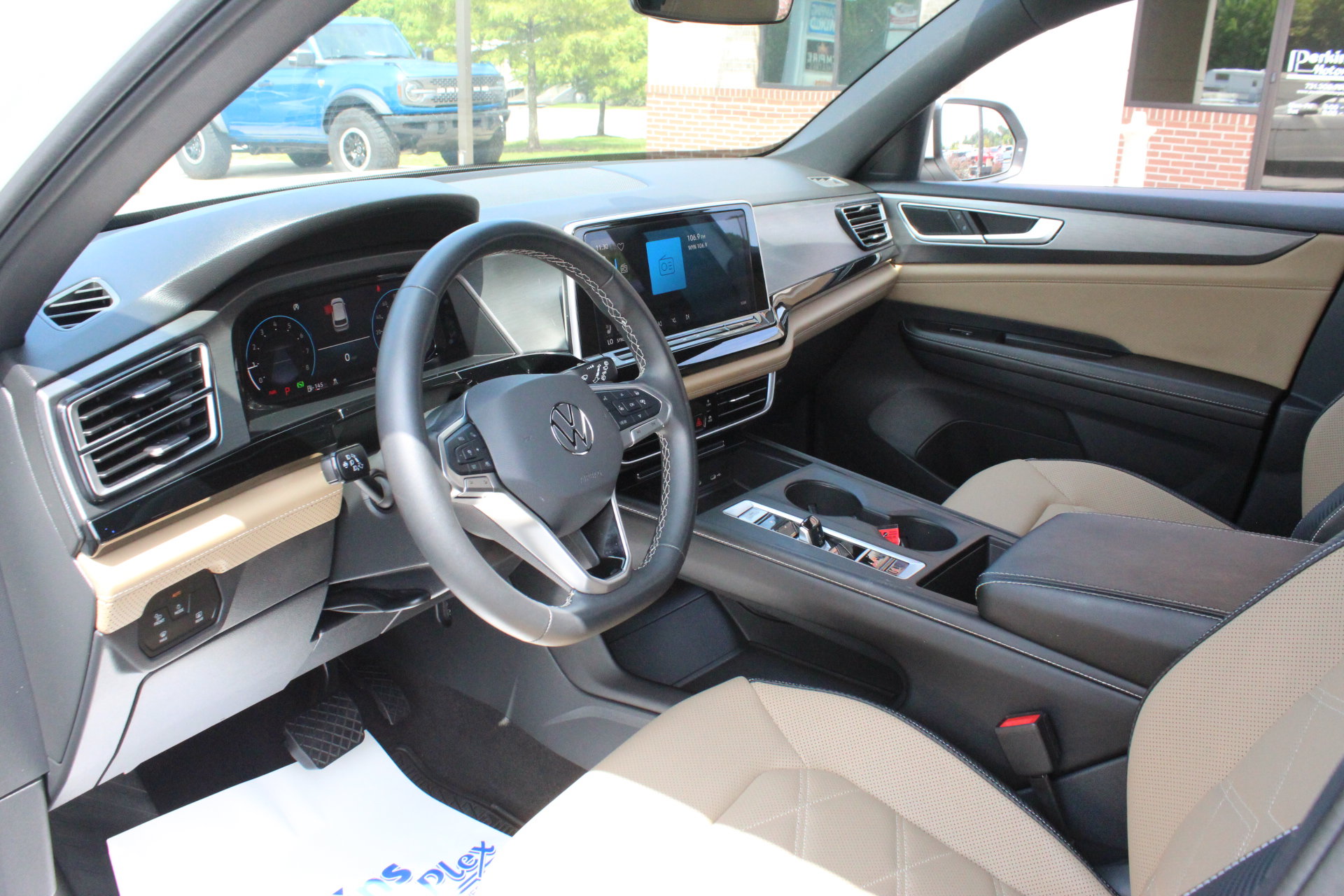 Used 2024 Volkswagen Atlas Cross Sport SE FWD image 12