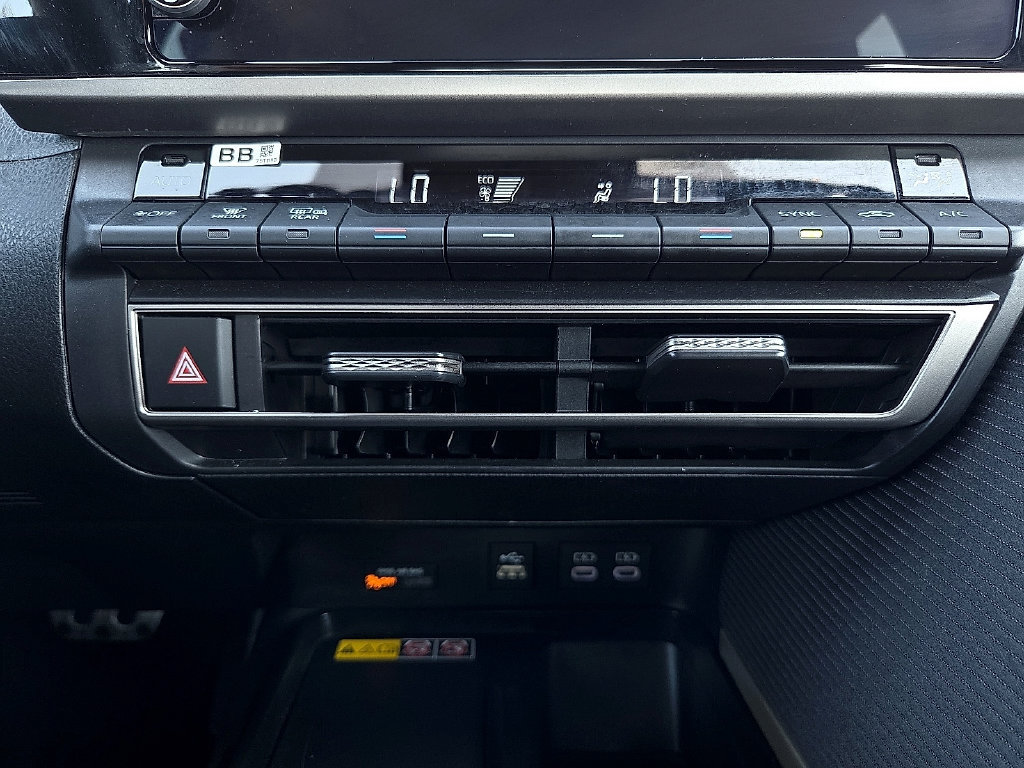 Used 2026 Toyota Camry SE FWD image 33
