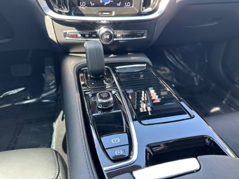 Certified 2022 Volvo S60 T8 R-Design Expression w/ Protection Package Premier image 16