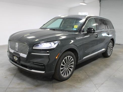 Used 2023 Lincoln Aviator Reserve w/ Equipment Group 201A image 4