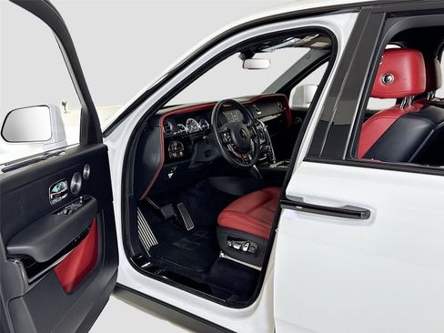 Used 2021 Rolls-Royce Cullinan AWD/4WD image 12