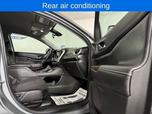 Used 2023 GMC Acadia SLE w/ Driver Convenience Package image 18