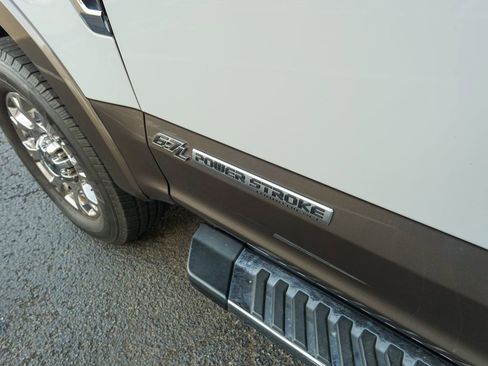 Used 2020 Ford F250 Lariat w/ Lariat Ultimate Package AWD/4WD image 9