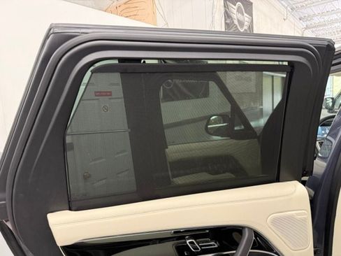 Used 2025 Land Rover Range Rover SE AWD/4WD image 13