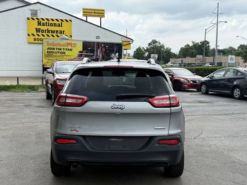 Used 2015 Jeep Cherokee Latitude AWD/4WD image 4