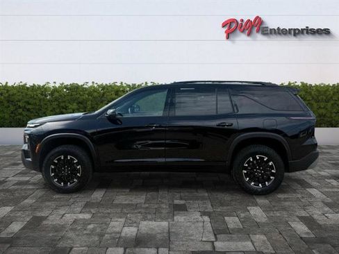 Used 2024 Chevrolet Traverse Z71 AWD/4WD image 3
