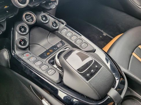 Used 2020 Aston Martin V8 Vantage Coupe image 14