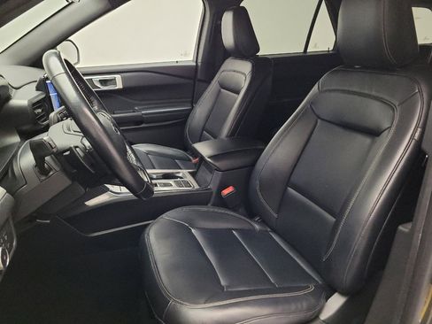 Used 2020 Ford Explorer XLT w/ Equipment Group 202A RWD image 17