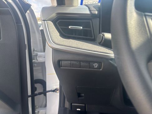 Used 2025 Nissan Kicks SV image 32