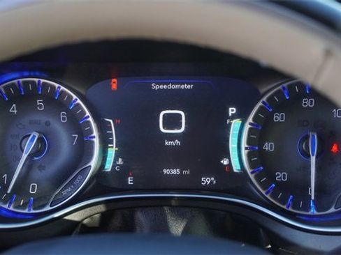 Used 2020 Chrysler Pacifica Limited w/ Tire & Wheel Group image 32