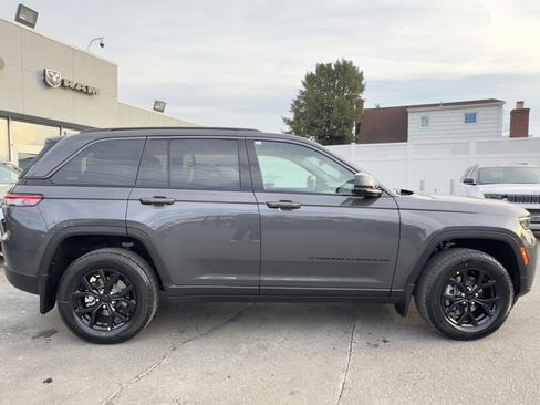 New 2026 Jeep Grand Cherokee Altitude image 8