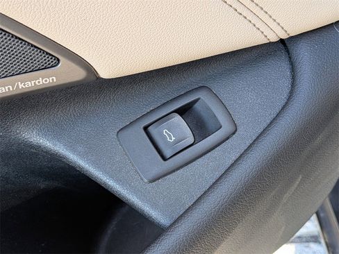 Used 2023 BMW 530i xDrive w/ Premium Package image 15