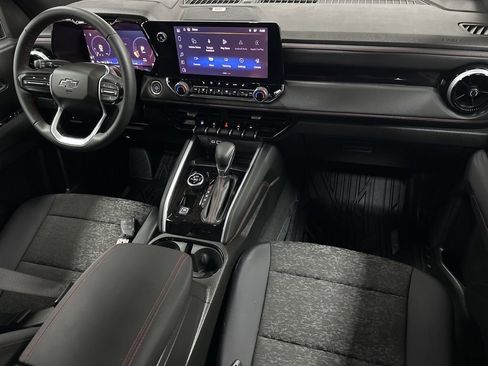 Used 2025 Chevrolet Colorado Z71 w/ Midnight Edition image 13