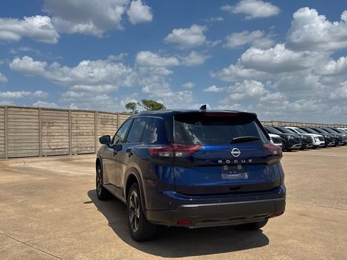 Used 2025 Nissan Rogue SV FWD image 18
